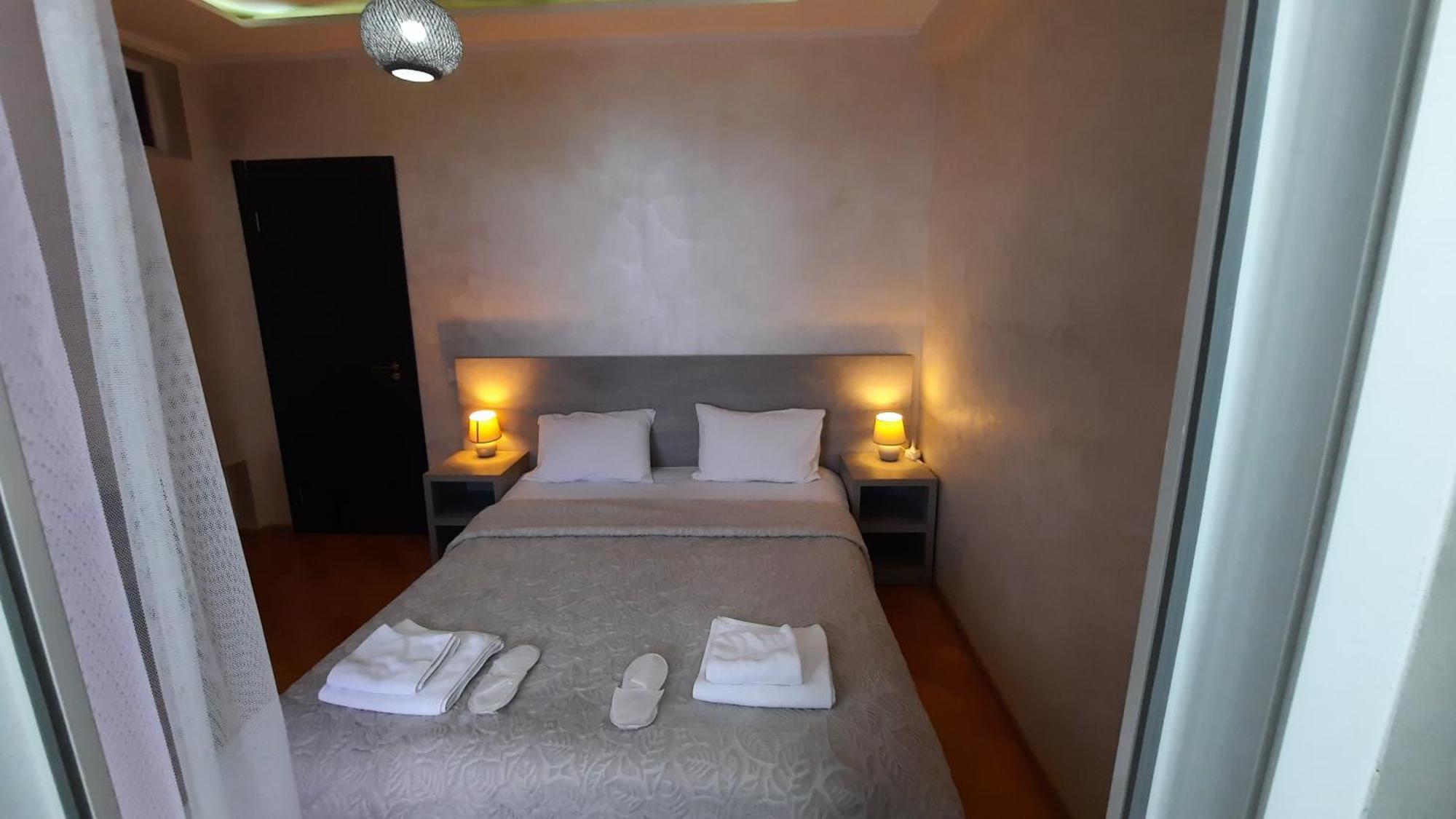 קוטאיסי Makos Guest House חדר תמונה